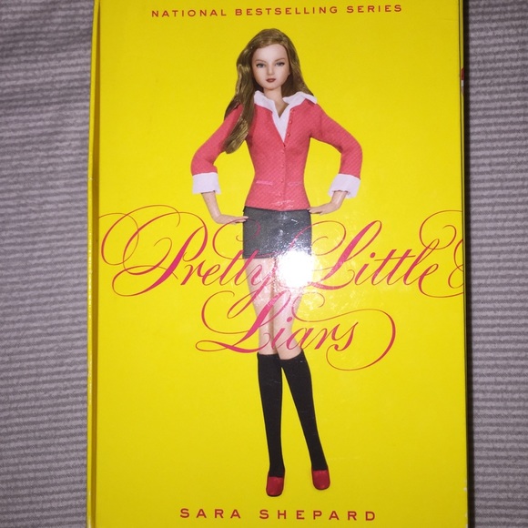 Other - Pretty Little Liars Boxed Book Set